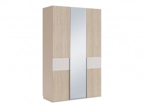 Шкаф трехдверный с зеркалом Беатрис мод.8 и мод.10.4 в Озёрске - ozyorsk.mebel74.com | фото 1